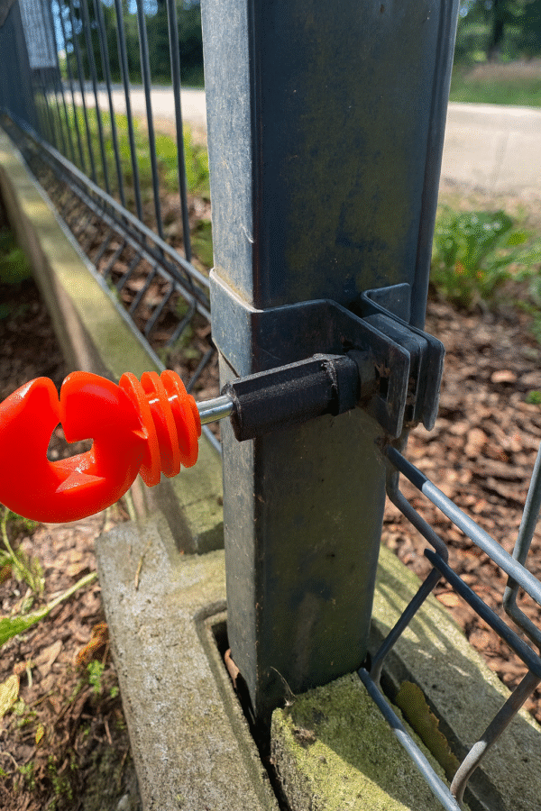 ADAPTER IZOLATORA ELEKTRYCZNY PASTUCH MONTOWANY NA ŚRUBĘ PŁOTU