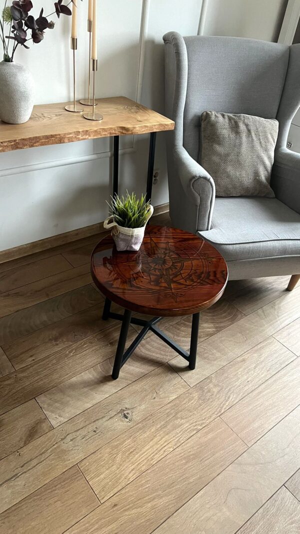Stolik kawowy z litego drewna jesionowego – Róża Wiatrów
